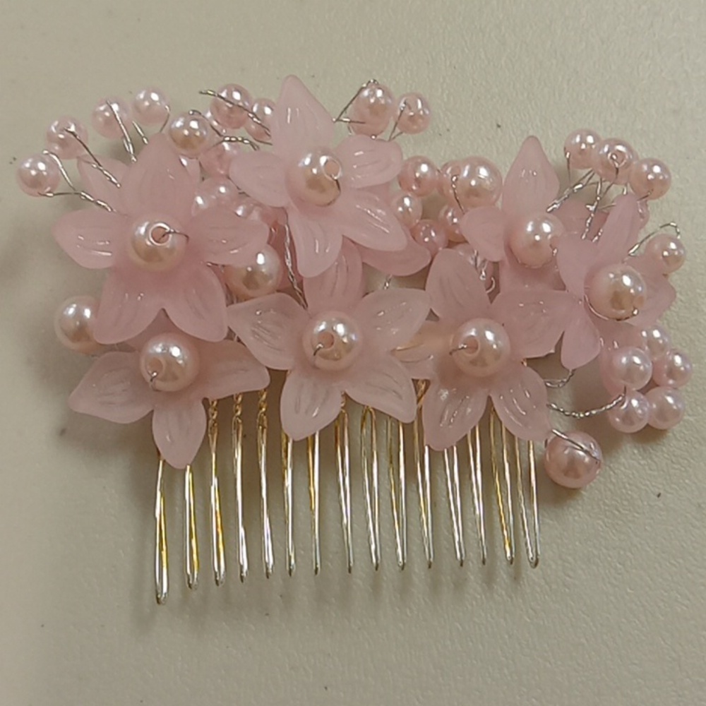 Nwt pink flower and pearl hair comb